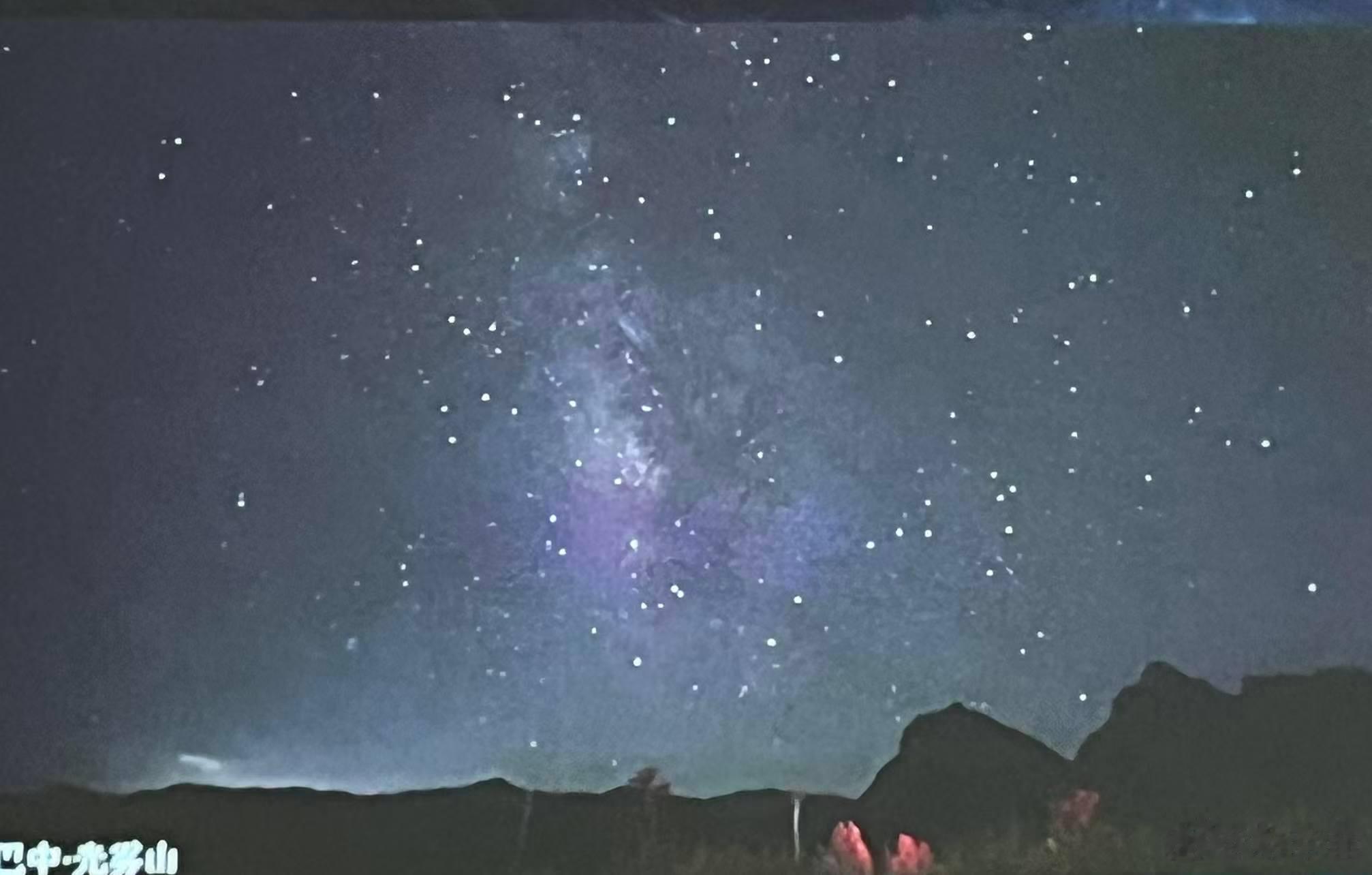 英仙座流星雨大家今晚有看流星雨吗？流星雨