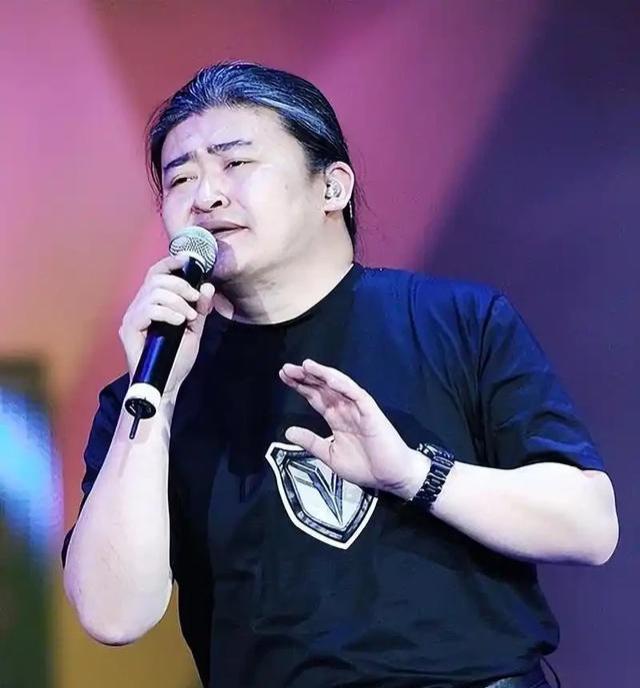 《好汉歌》铿锵豪迈，那磅礴的力量，陪伴了一代人的青春。惊闻刘欢老师于中秋佳节离世