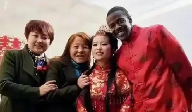 “法学界陈枫”的建议：外嫁女必须强制注销国籍，回国探亲单次不得超过7天。全网炸锅