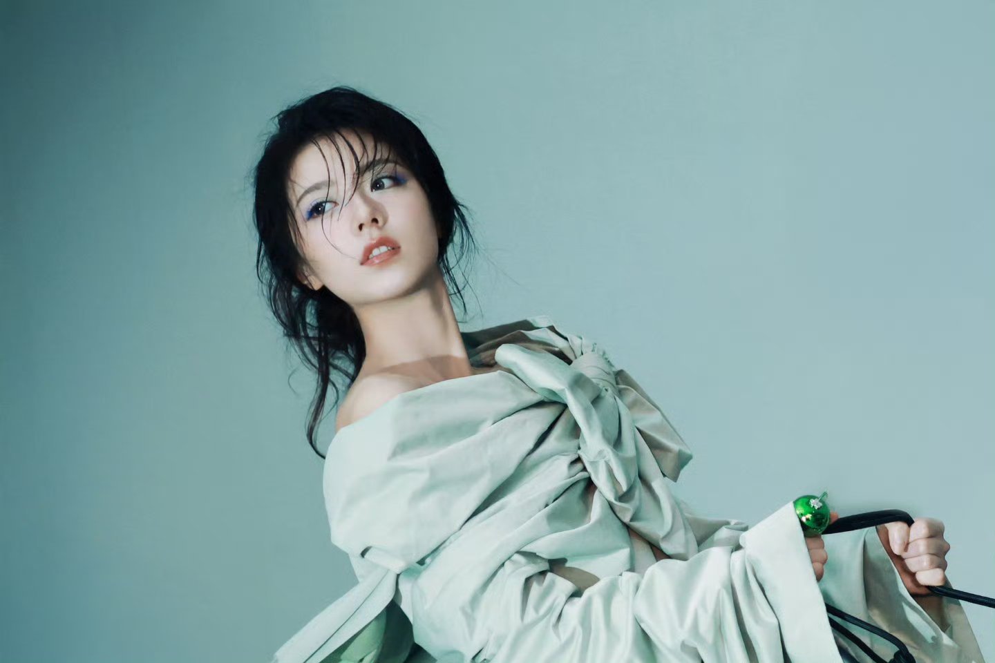 赵今麦赵今麦奇妙世界芭莎封面大片 ​​​