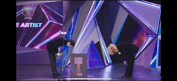 李洙赫给权志龙颁奖16年情谊沉淀，颁奖台上的相遇是双向的圆满 