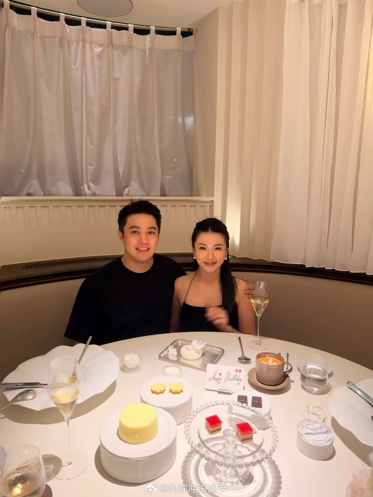 程晓玥36岁生日晒与老公合照程晓玥生日晒与老公合照 程晓玥36岁生日晒与老公合照
