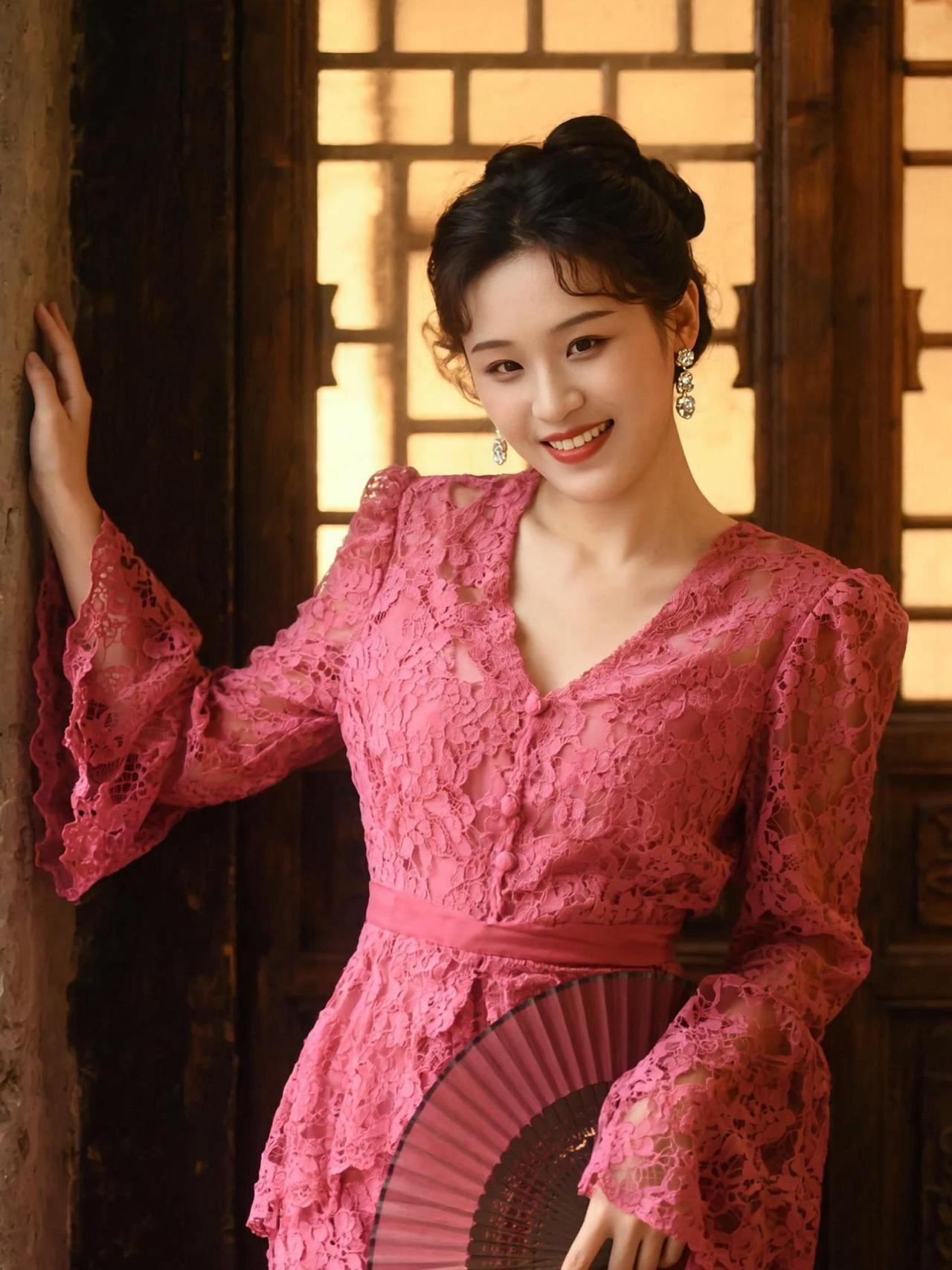 这复古风的穿搭，简直是“老钱风”的教科书级别示范！粉色蕾丝与复古剪裁的碰撞，优雅