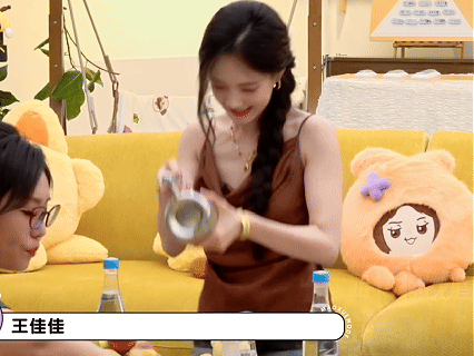 李一桐王佳佳新剧扇巴掌泼水都有了 没想到《美人余》这么刺激！余梦落入吃绝户陷阱，