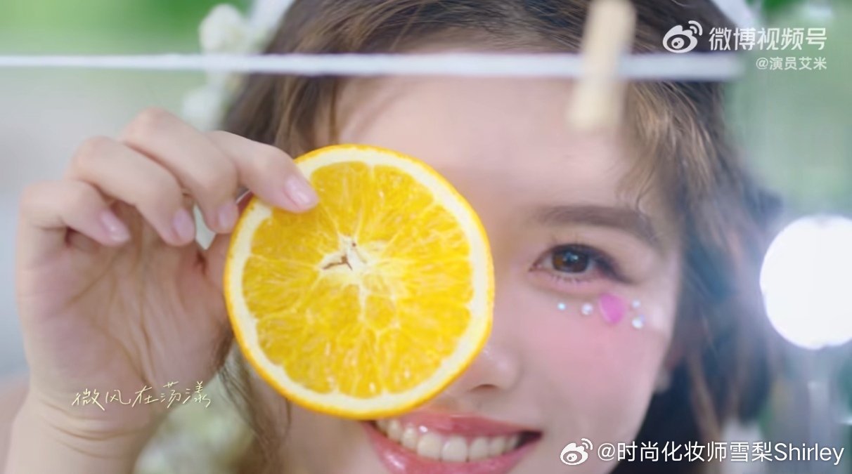 就看这几个MV截图，是不是很台湾小甜歌，梦回华语乐坛神仙打架年代。妆造也可圈可点
