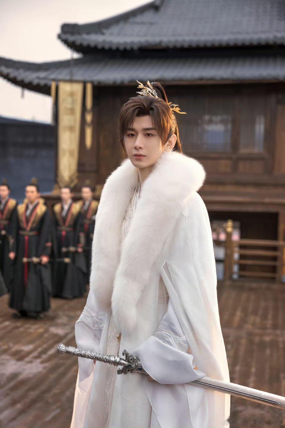 成毅两京十五日cy成毅朱瞻基成毅，你言“侠义是担当”，便见你执剑赴江湖，风骨藏于