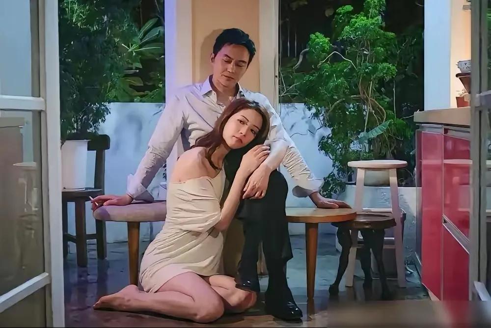 TVB《璀璨之城》到底讲了什么故事，
哥哥和弟弟斗，大媳妇和二媳妇斗，
父亲看不