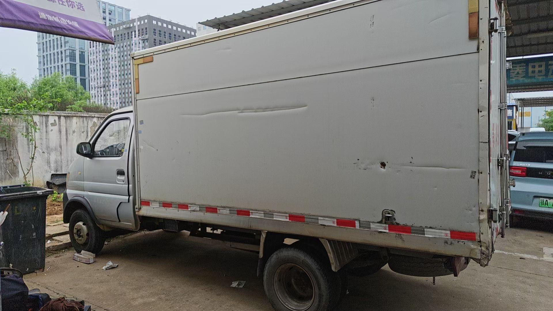 要拉货的看过来，两台发家致富车19年长安三米一箱货后双轮，电子助力和空调，个人一