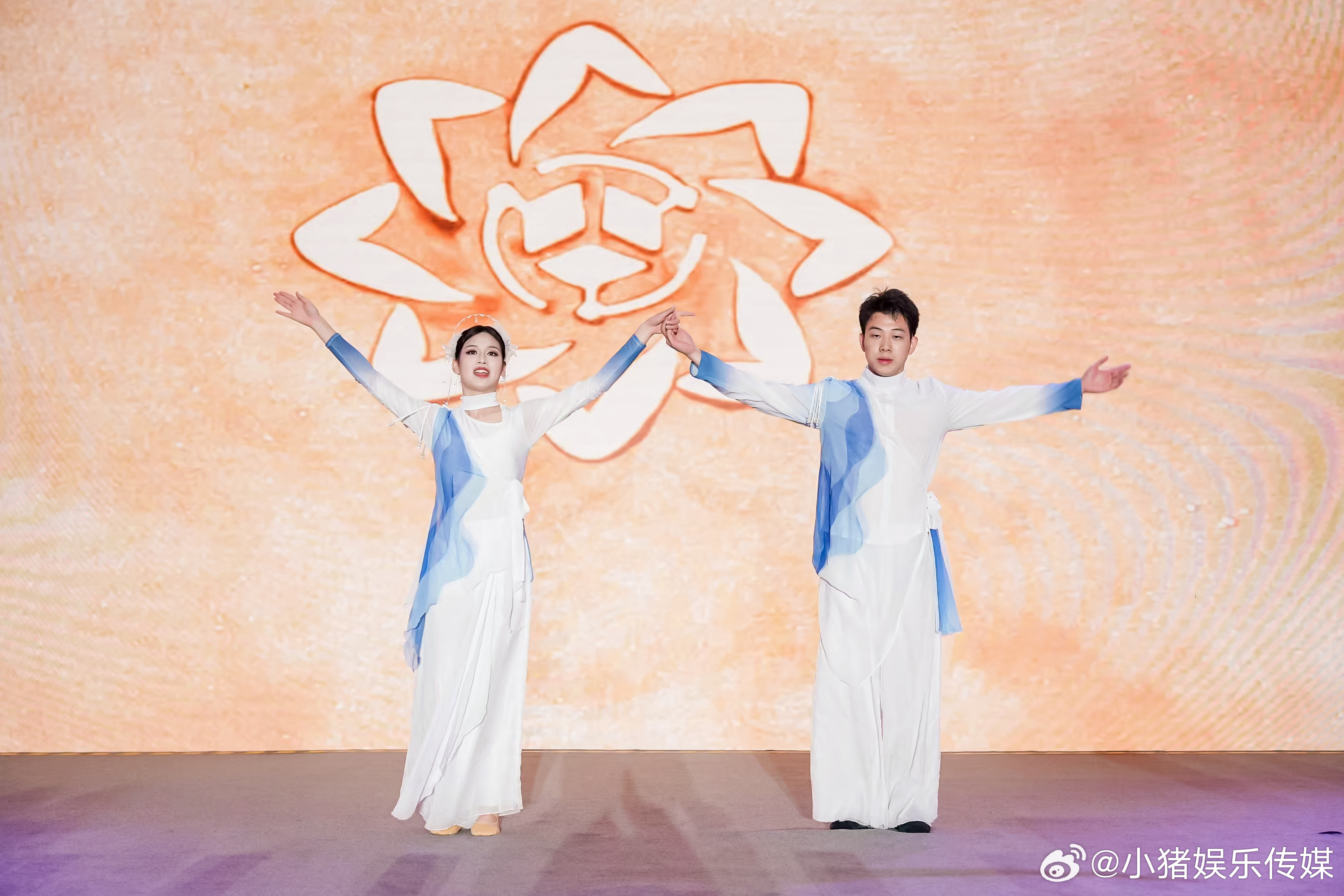 贵阳正在用艺术打开健康生活 被贵阳这场健康晚宴狠狠圈粉！入场的花种胸针藏着把健康