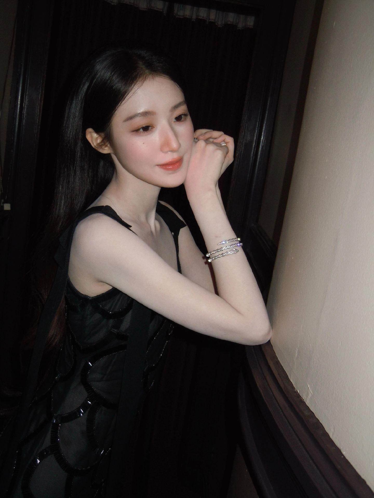 舒华个人更新19p   TIFF🎞️  舒华个人IG更新18p  T...