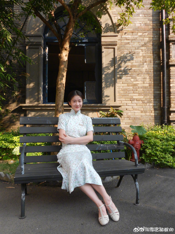 张雪迎演了冯小刚新电影抓特务里面有张雪迎 《抓特务》里面有张雪迎，真的是觉得好期