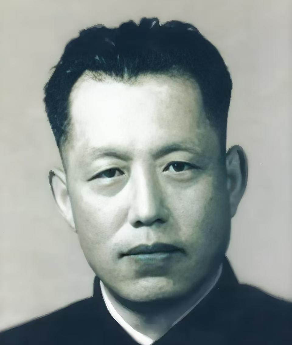 “我是军统干训班学员，戴笠派我回来潜伏的。”

1940年深秋的一个夜晚，甘肃庆