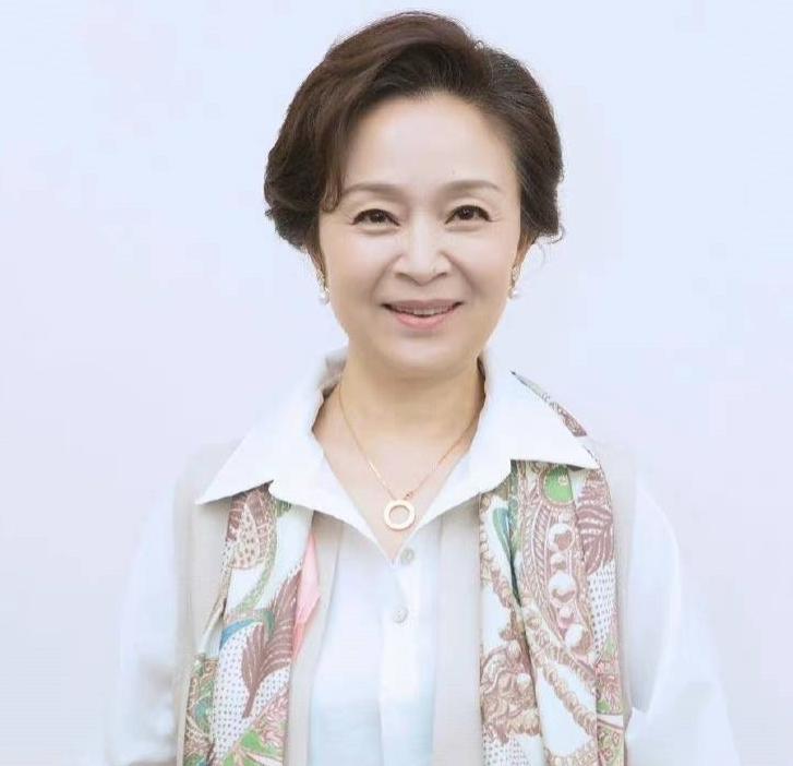 67岁刘莉莉定居日本，二婚嫁富商不再拍戏，晚年为不婚的女儿操心
娱乐 明星