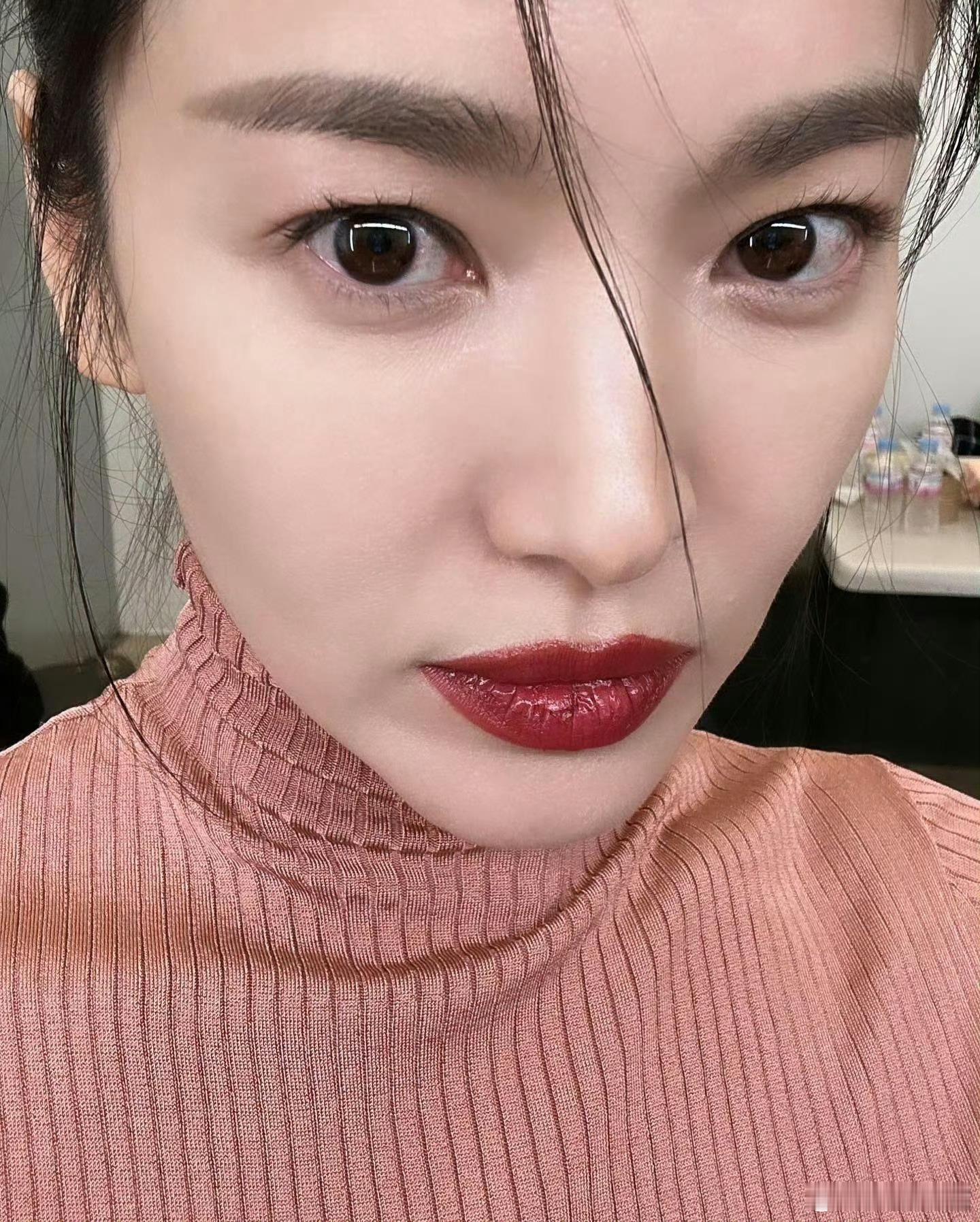 宋慧乔这怼脸拍怎么长得和张婧仪一样呀？ ​​​