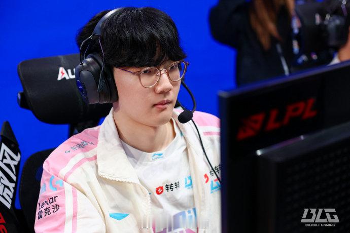 LPL登峰组下路分均伤害榜：Viper高达883！哥哥中下游 Hope倒数第二L