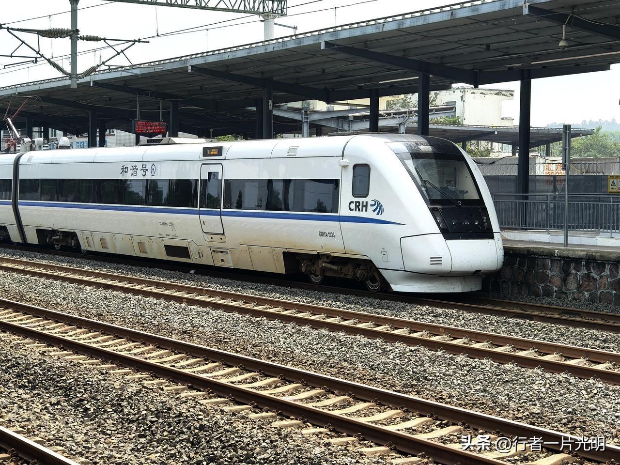 大地铁，和谐号CRH1A型动车组交通强国铁路先行