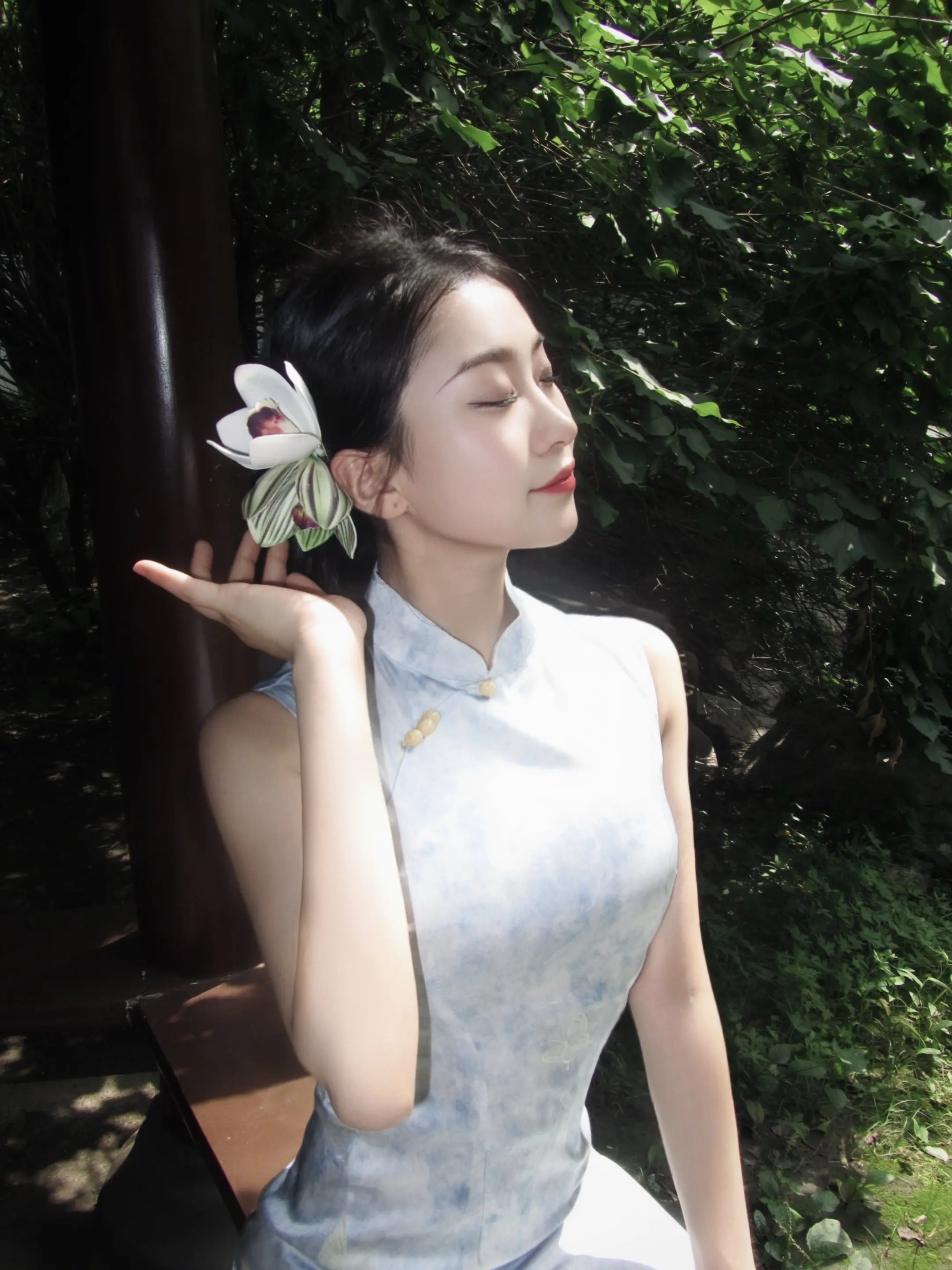 铮铮劲草 绝不动摇