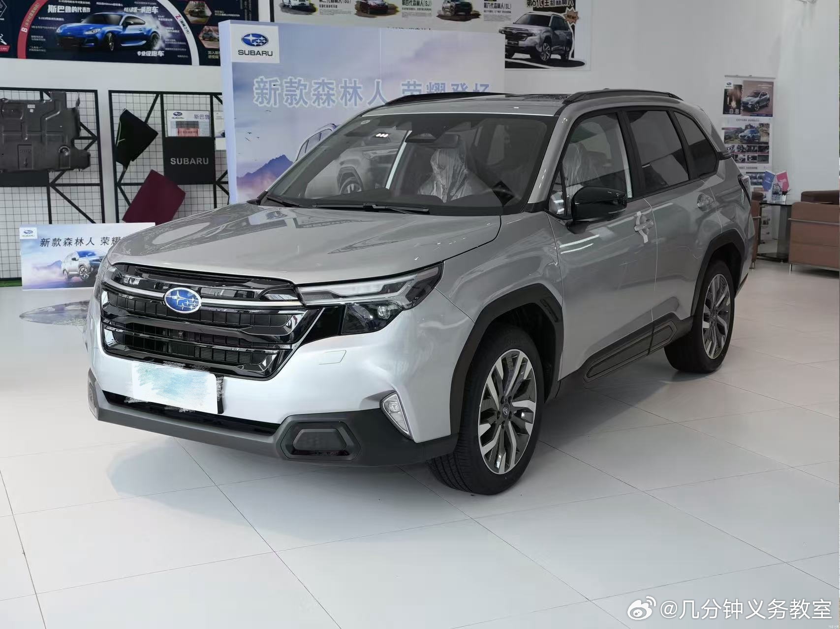 银色和深灰，你们觉得我选哪个好一点 