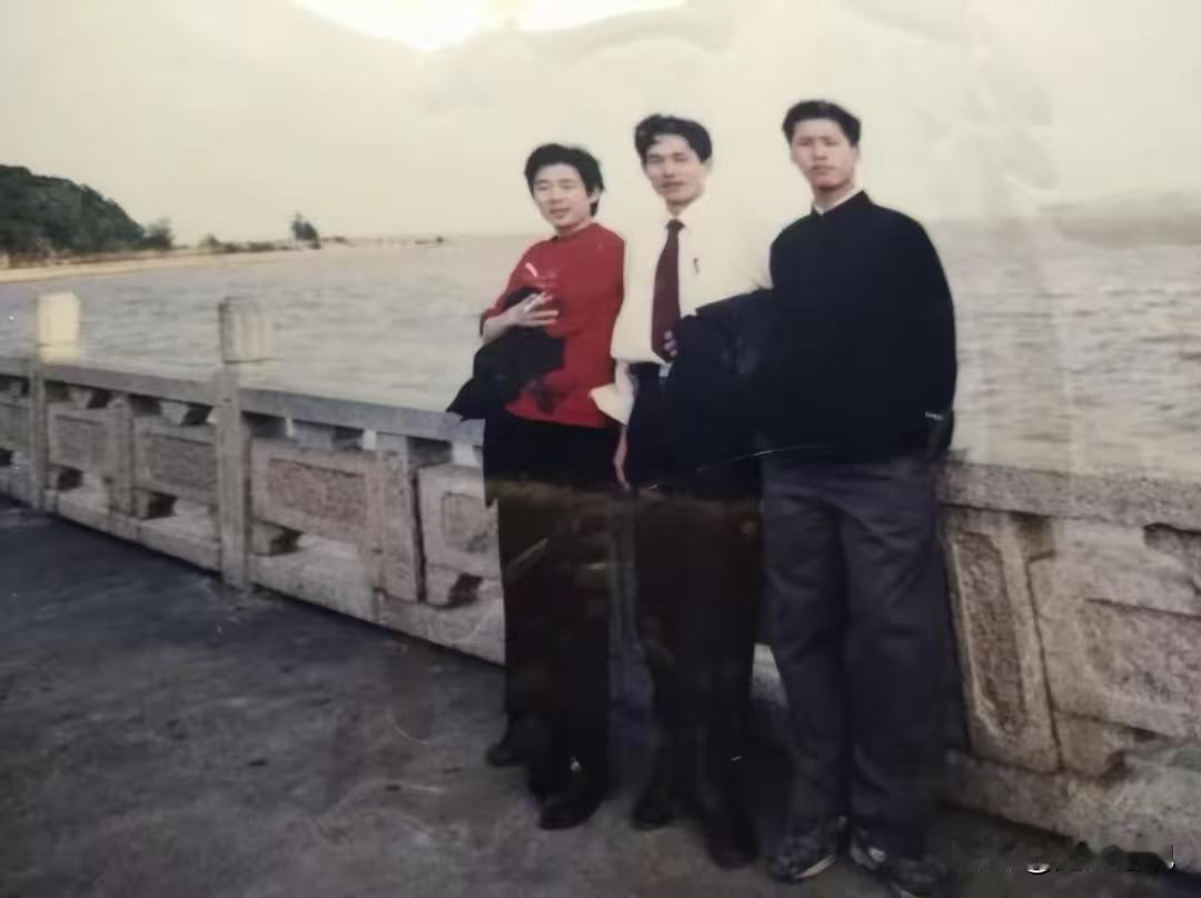 一晃十多二十年过去了，当年在珠海一起打工的兄弟，你们现在何方？
若你们也会玩今日