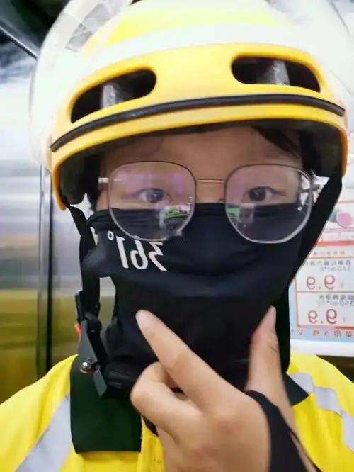 到底有多少985、211在跑外卖？
    刷到一条视频，作者在街头采访，一个年