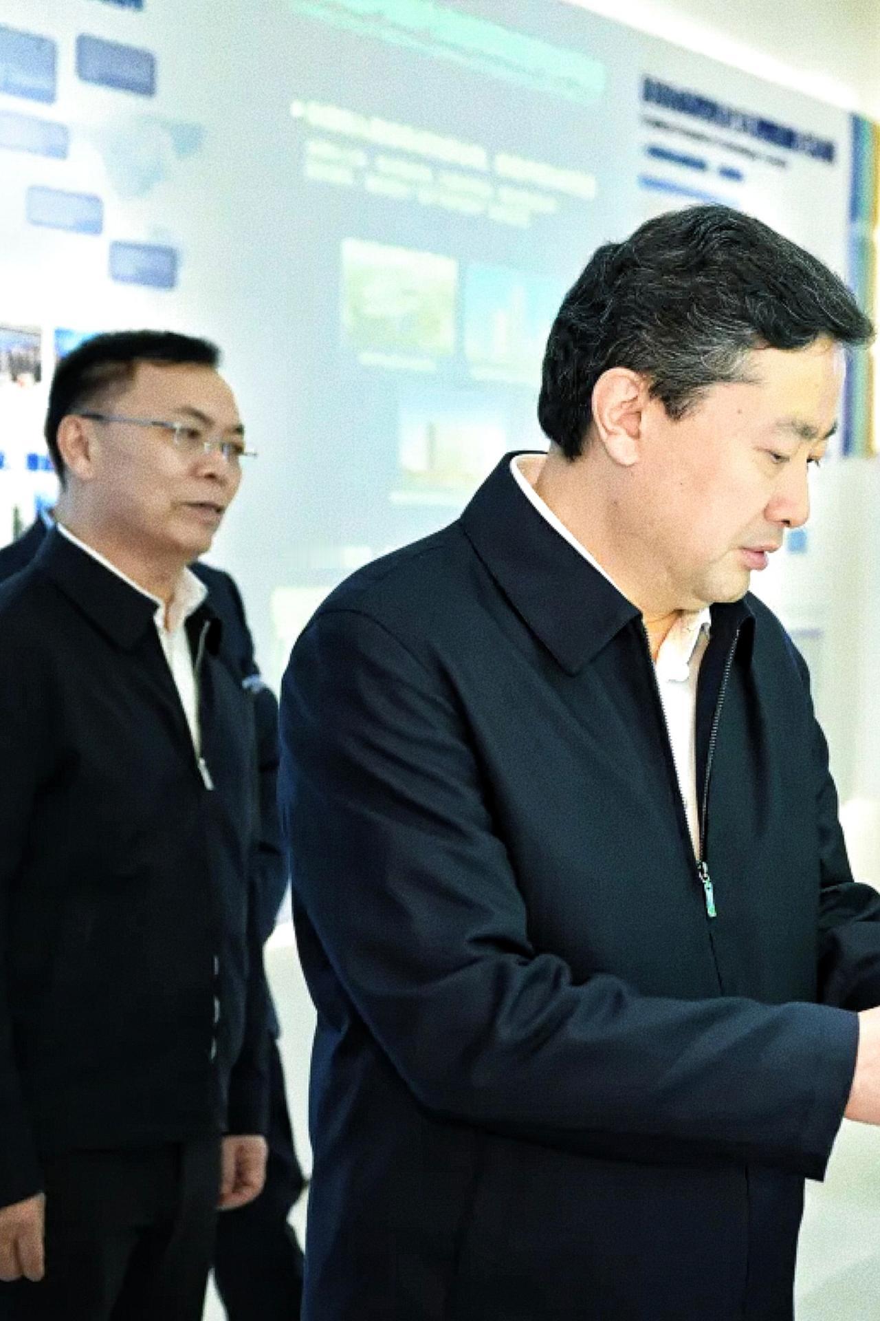 你俩也是有缘，一起进去
