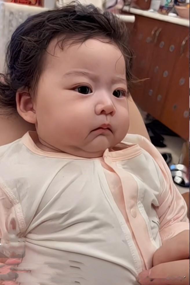 有个女子吐槽道：“我怀孕的时候一直看洪金宝的各类节目、电影和电视剧，是我看得太多
