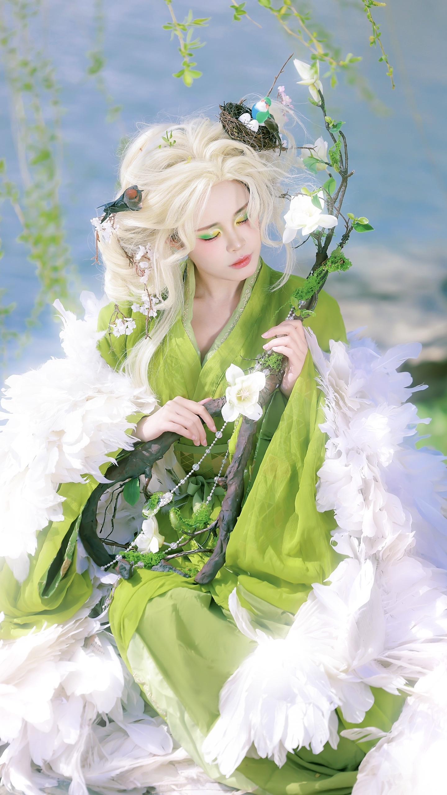 掌管绿色的春神 『客』。春天的神！