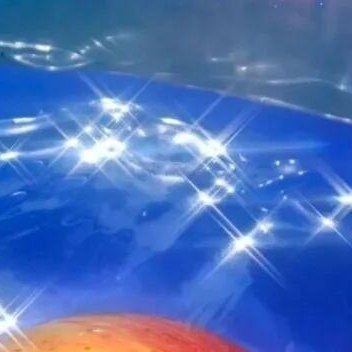 阳光信用 在这个嘈杂的世界里，试着做一个安静的人。 