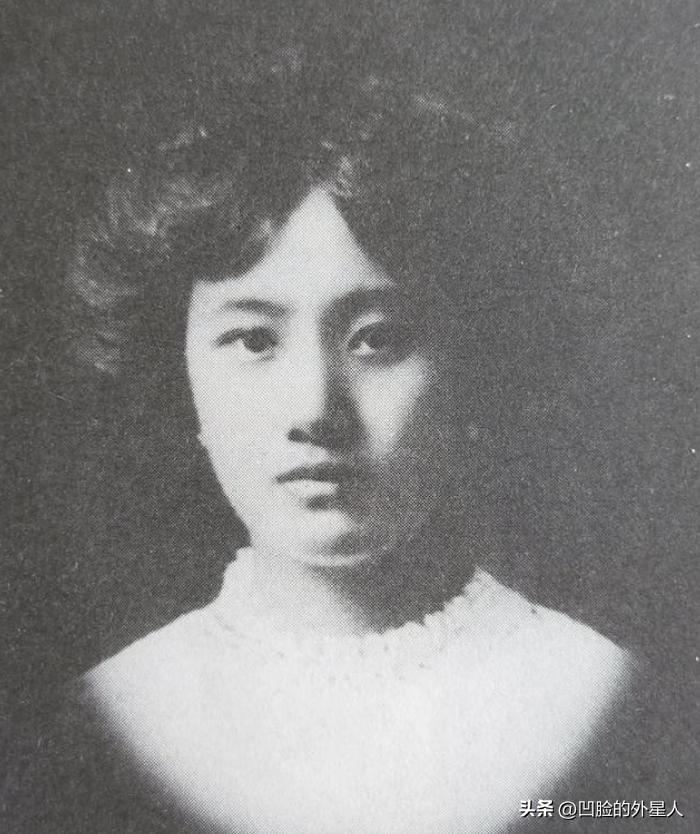 1914年，27岁军官要给14岁妓女赎身，老鸨要3万赎金，他正要付钱，却被青楼女