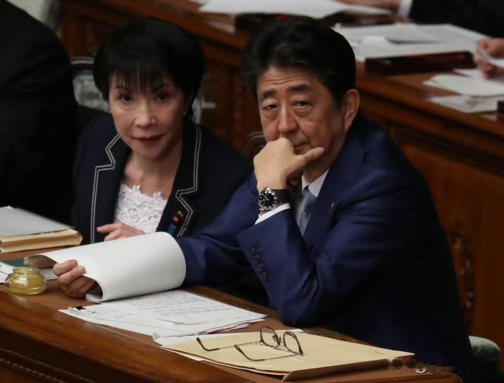 日本现在视中国为“军国主义复活”最大的障碍，甚至不惜示好俄罗斯和朝鲜。

高市当