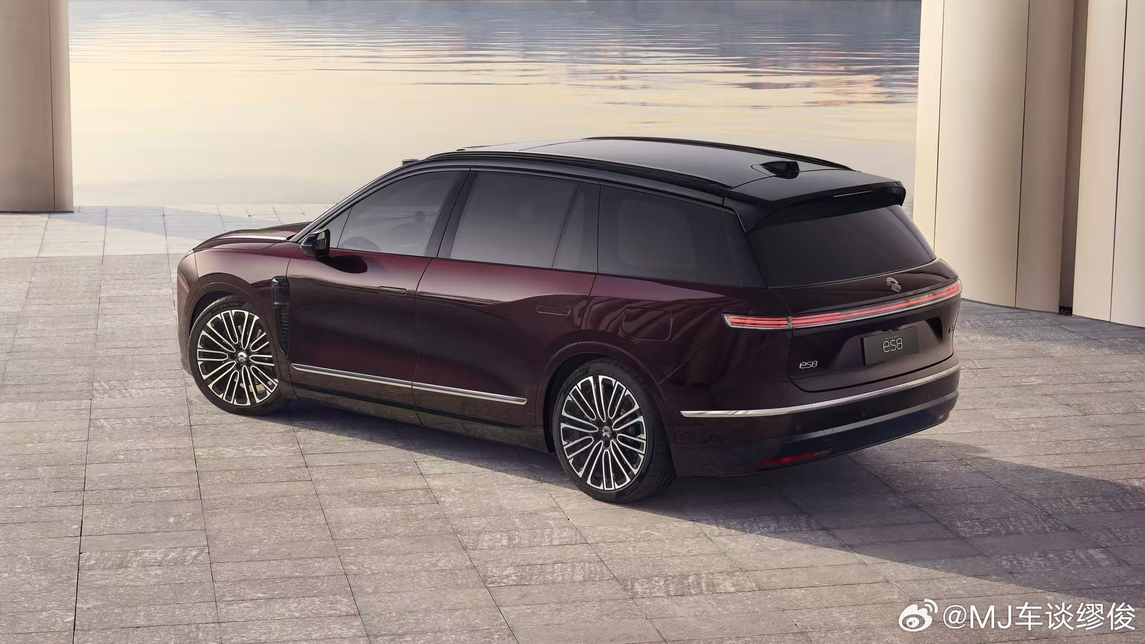蔚来ES8 上新｜M42星云红正式登场✨蔚来全新ES8推出M42星云红新色，灵感