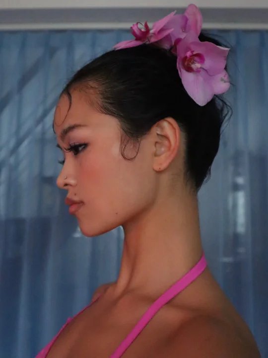 骑电瓶车去给自己买了束蝴蝶兰