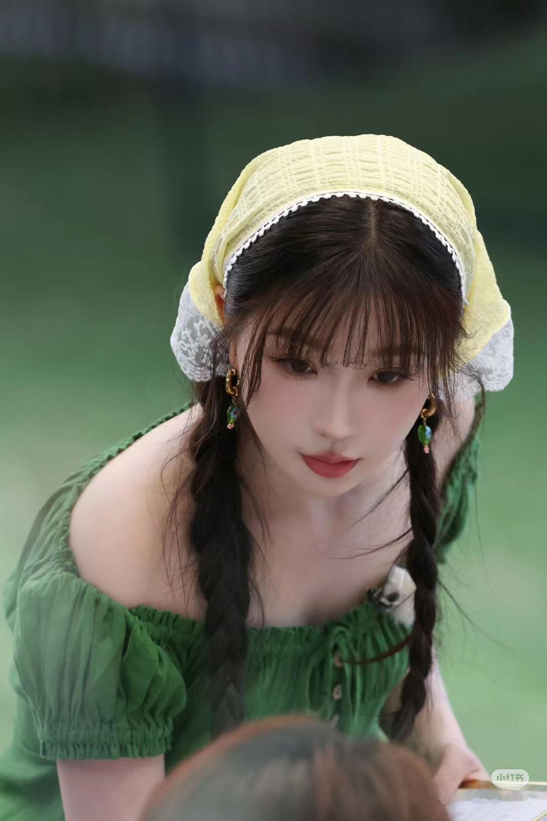 虞书欣简直是精灵本灵  请把精灵感几个字焊在欣欣子的身上，是谁忘不了这组绿色森林