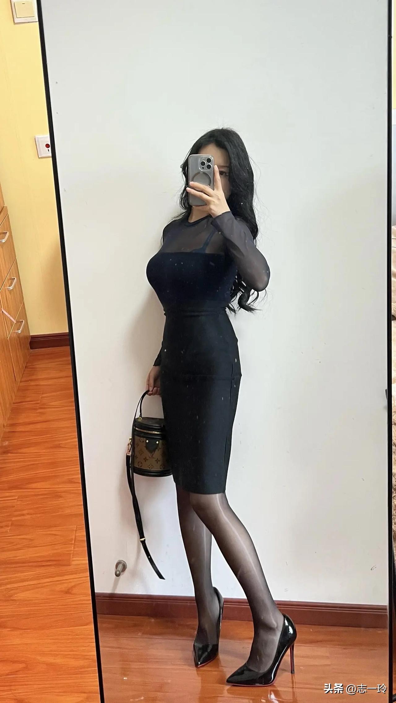 优雅黑裙搭配，尽显都市女性魅力！👗👠💄