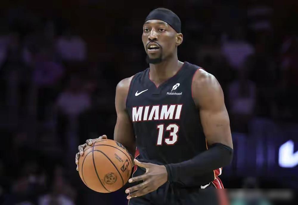 给热火省下一个亿的韦德，最后竟被莱利为了区区700万逼走家门。
 
人家韦德，1