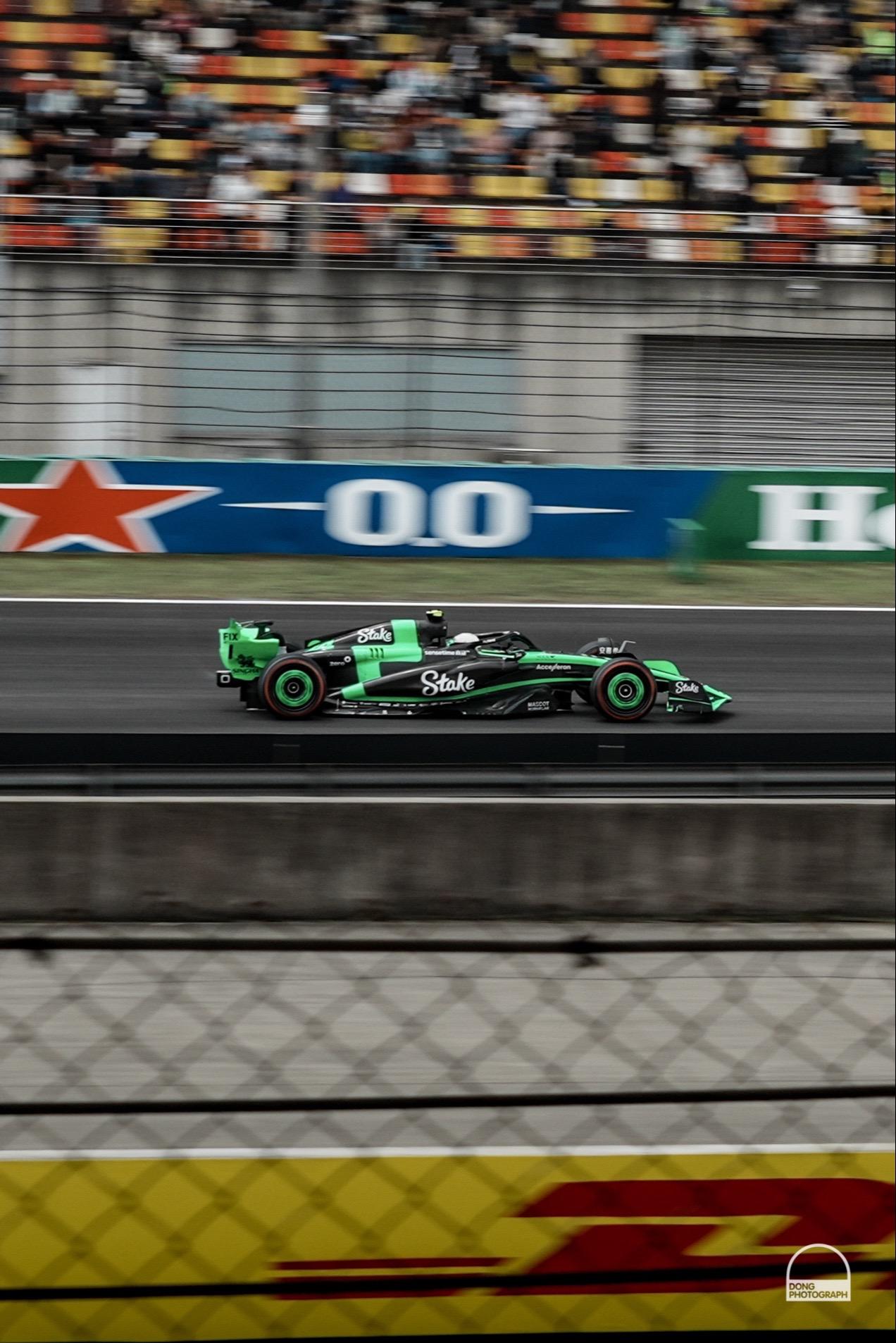 F1中国站首日，围场内外。
