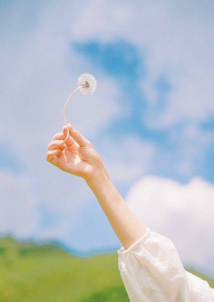 把不该说的话咽回去，是一种理智，把该说的话说出来，是一种担当。