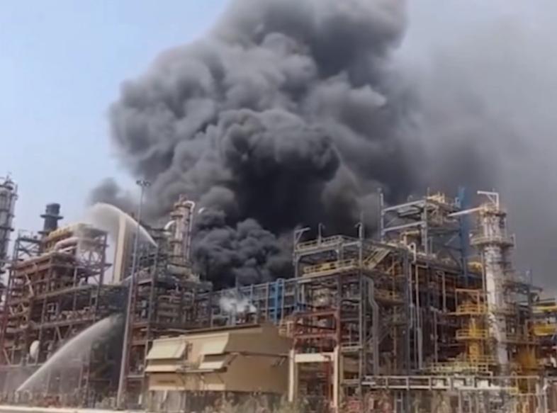 印度炼油厂抢在莫迪剪彩之前爆炸了！
        拉贾斯坦邦帕奇帕德拉炼油厂爆