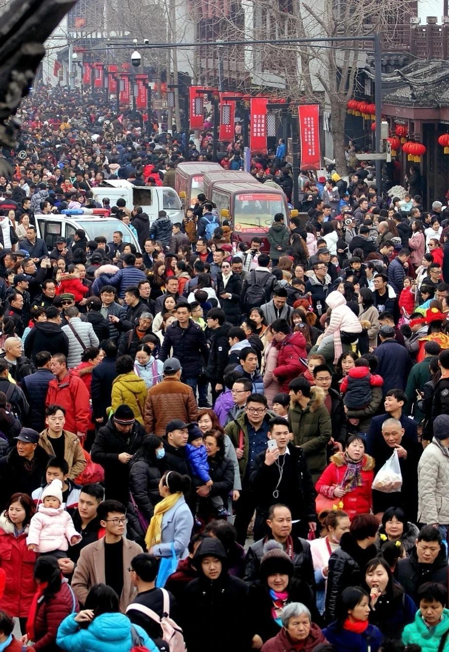 十一国庆刚刚结束，两项统计数据震惊国外媒体！

短短8天时间，全国共有8.26亿
