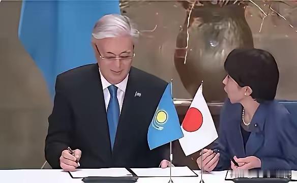 日哈稀土协议或成废纸！
  中日关系紧张期间，哈萨克斯坦总统与高市早苗签署了日哈