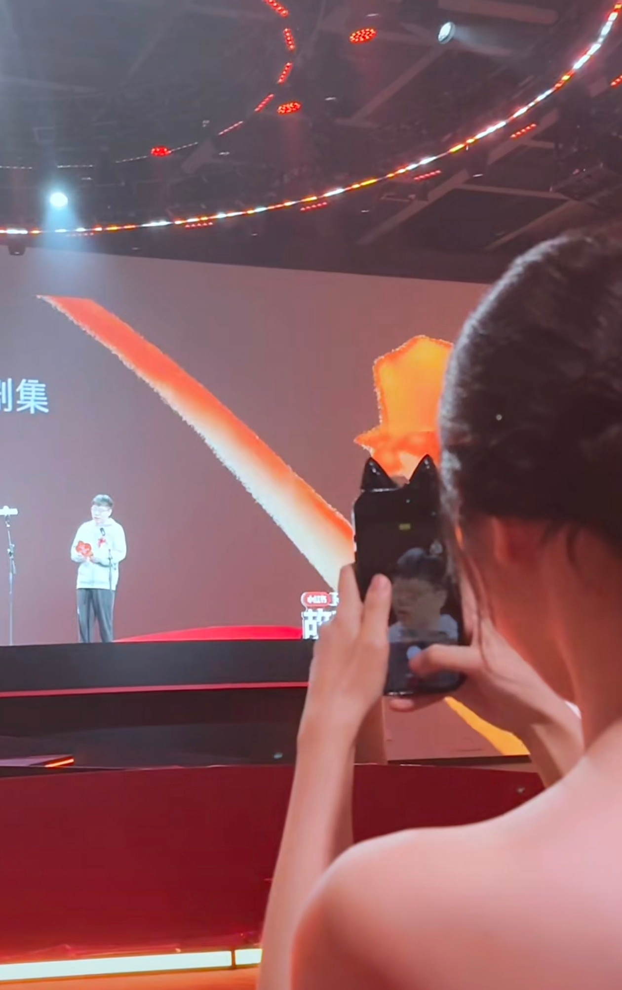 我不行了虞书欣给王一栩拍大头贴呢？