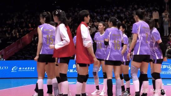 博雅的腿肌贴满满