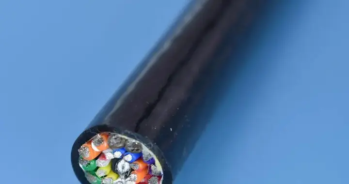 突遭暴击！太阳电缆的5.5万股民被砸得晕头转向