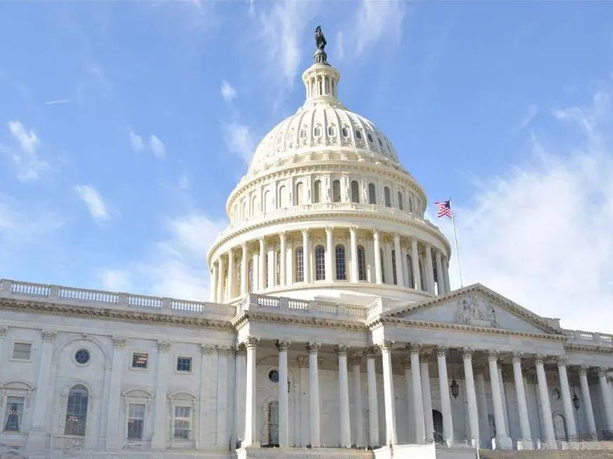 阿曼谈判能否降温？  昨天美伊接连发生两起摩擦，今天咱们来聊聊这事，结合各方动态