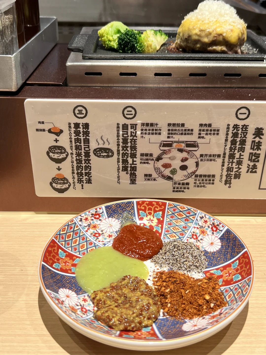 长大真好，可以一个人一碗饭配3个肉饼