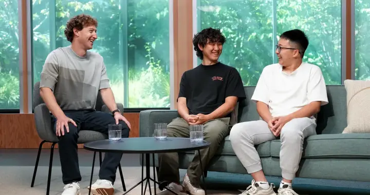 扎克伯格，也顶不住了