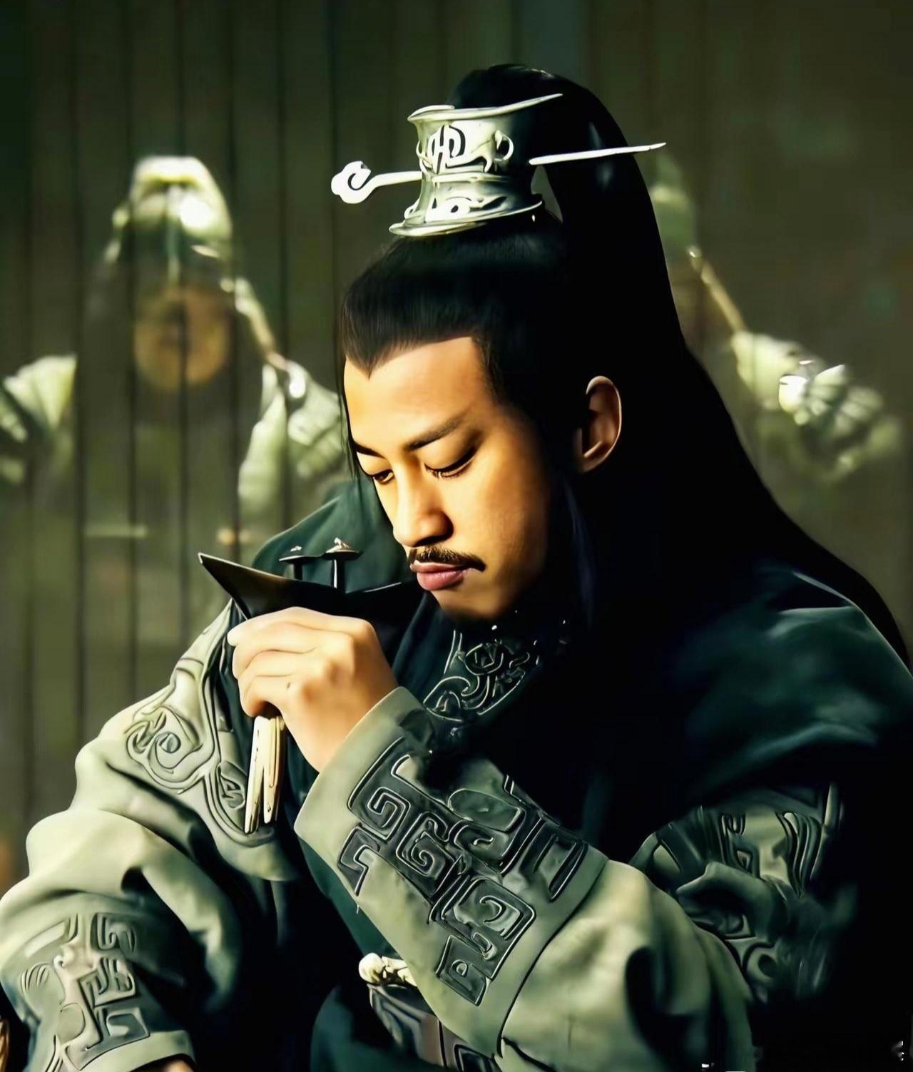 韩信凭啥被刘邦拜为大将军，看完这些你就懂了！1. 萧何拿命担保：“要争天下，非信