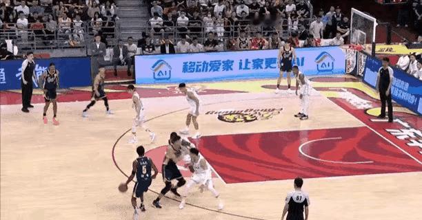 广东队外援贝兹利，24岁，身高206CM，体重98公斤，天赋型选手。      