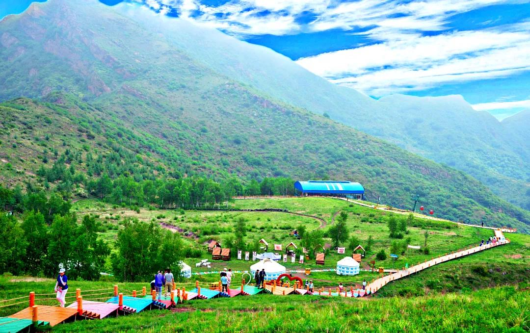 《 张家口人速来！家门口的4A级景区黄龙山庄免门票玩半年，避暑吸氧就去这！》
 