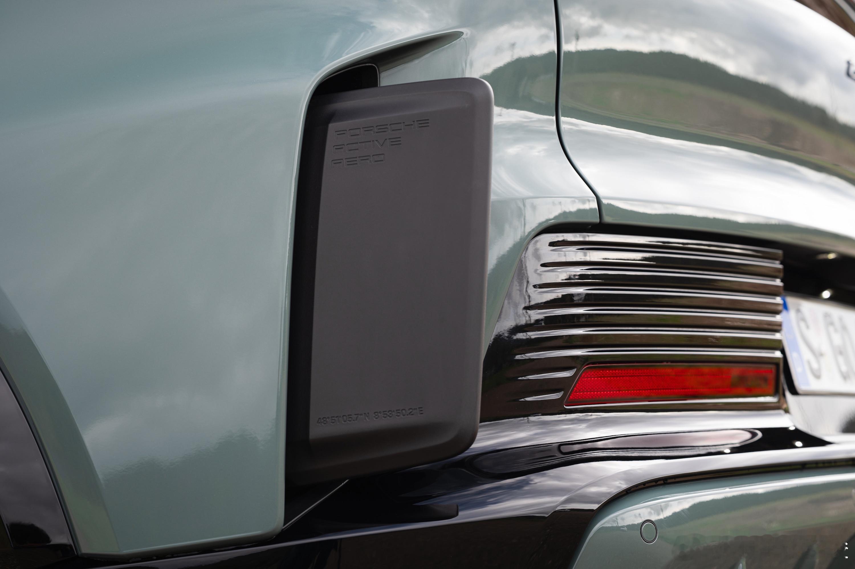 保时捷纯电 Cayenne Turbo在这次的北京车展上正式上市，111.8 万